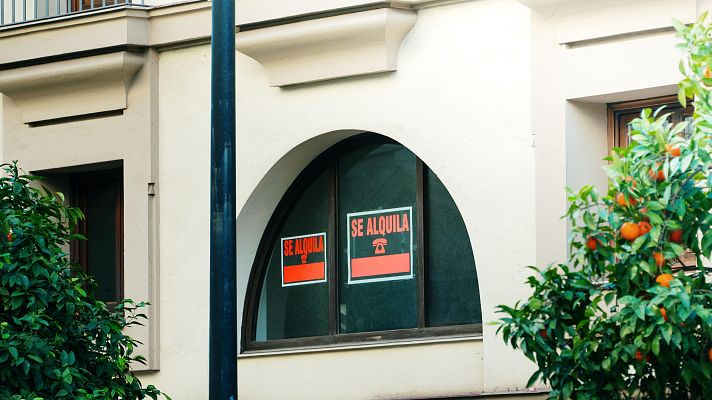 Telediario 2 - Consumo multa a Alquiler Seguro con 3,6 millones de euros por prácticas abusivas