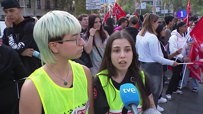 L'Informatiu - Els estudiants de Barcelona diuen prou a l'assetjament escolar