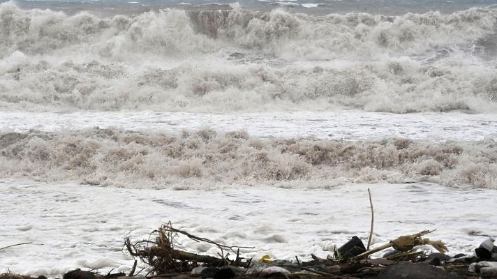 Telediario 2 - El huracán Melissa toma tierra en Jamaica con vientos de 295 km por hora y lluvias torrenciales
