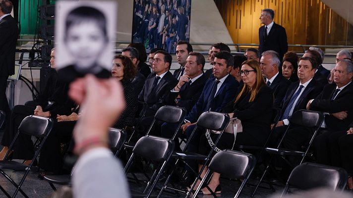 Telediario 2 - Los momentos más emotivos del homenaje de Estado a las víctimas de la dana
