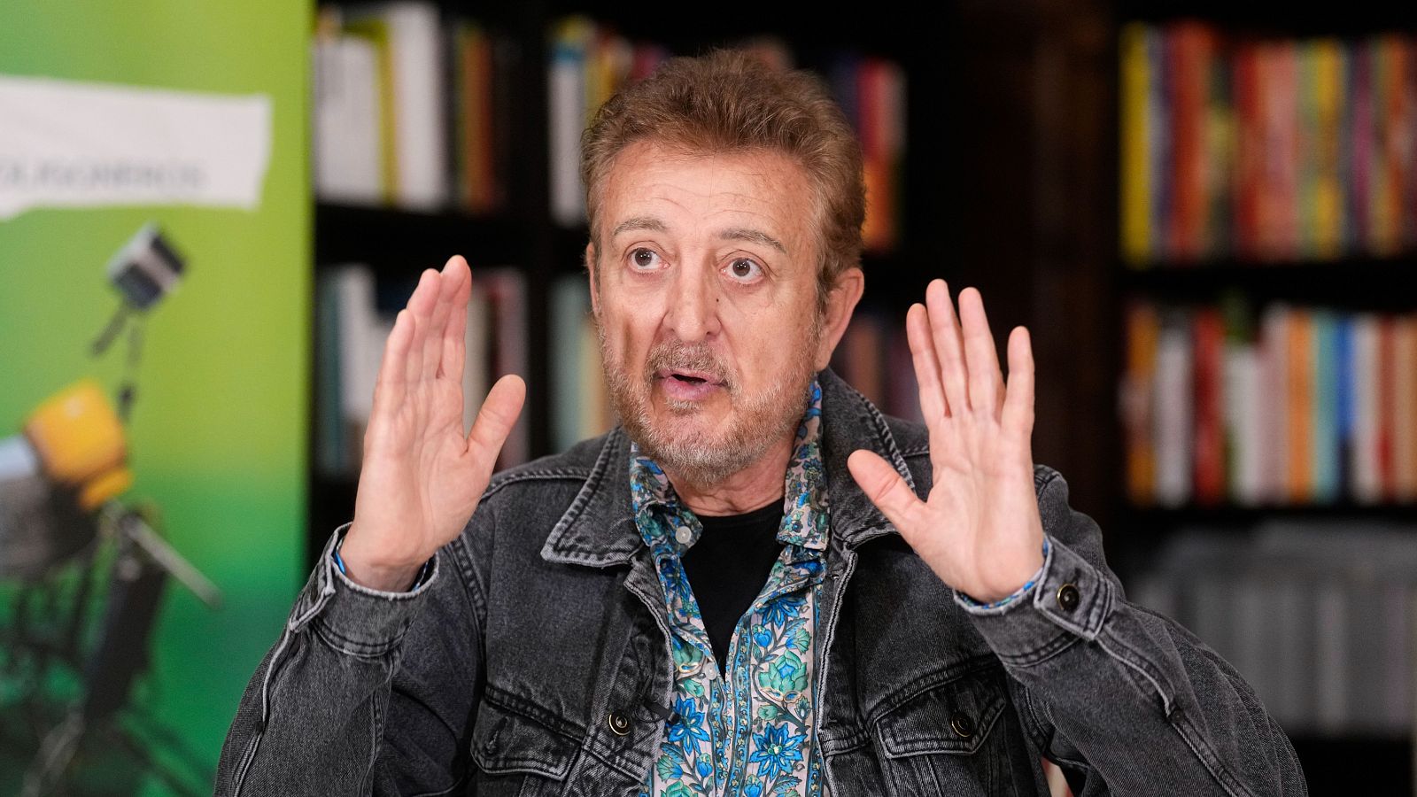 Manolo García inicia gira con un estilo minimalista y nostálgico - Telediario 1 | Ver