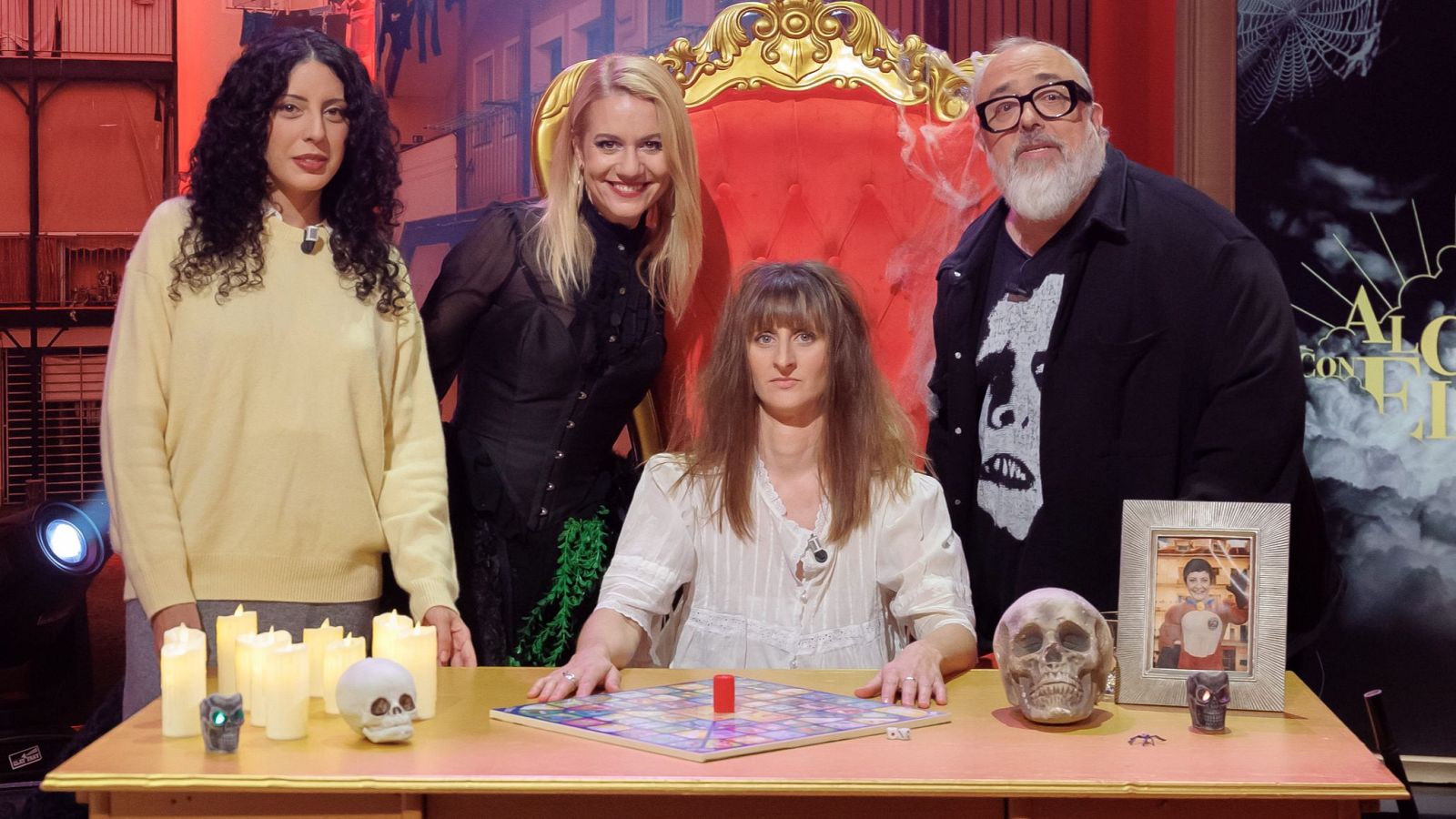 Álex de la Iglesia y Mónica Ojeda, nuevos invitados en 'Al cielo con ella' - Al cielo con ella | Ver tráiler