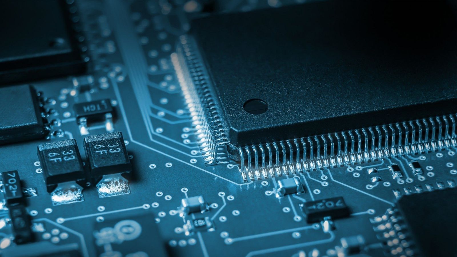 China detiene el suministro de microchips - Telediario 2 | Ver