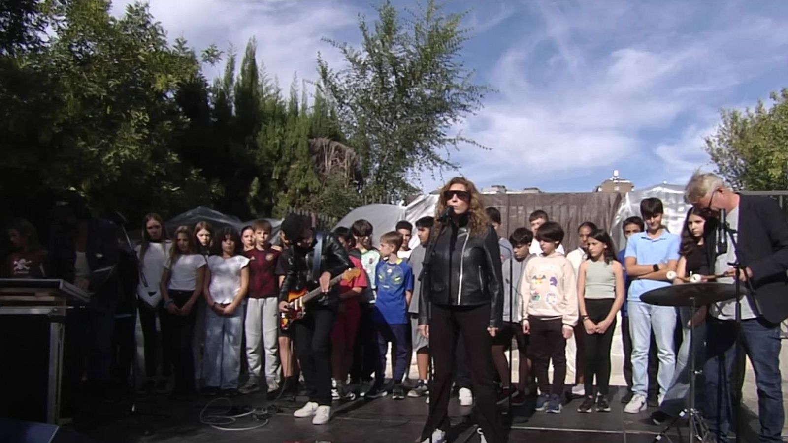 Artistas en Granada se unen contra la guerra | Ver