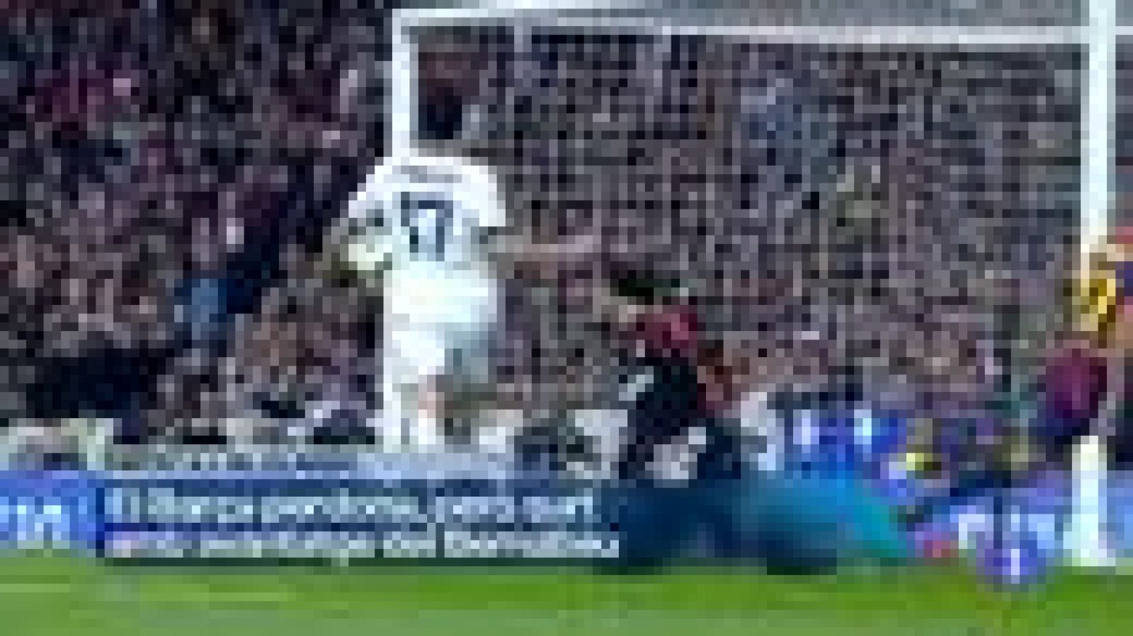 L'Informatiu: Roura dóna per bo l'1-1 tot i la decepció dels jugador per l'únic gol de Cesc | RTVE Play