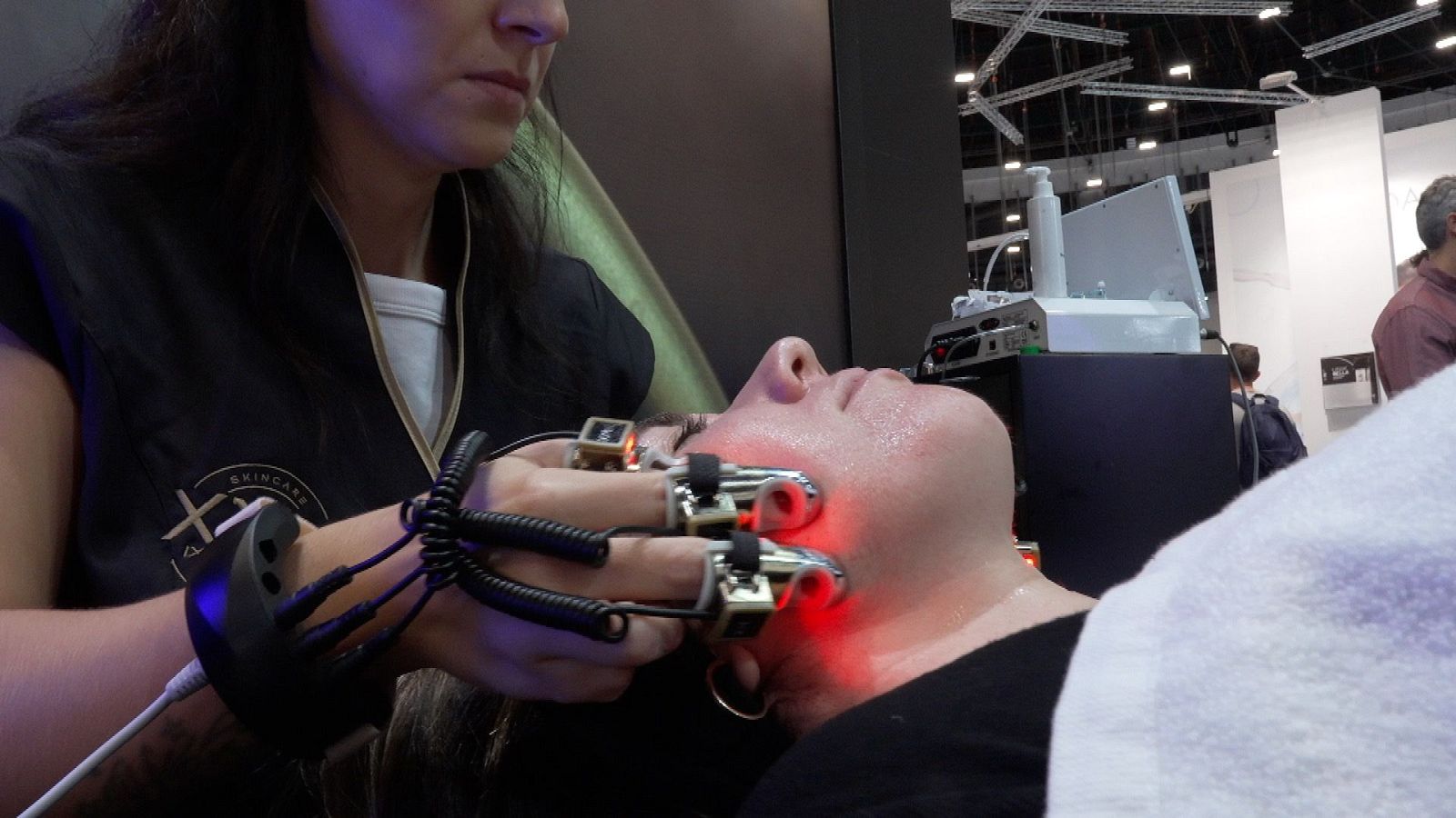 Zoom Net - Salón Look 2025, Norman Foster, Apple y la sostenibilidad, Xbox Rog Ally y The Outer Worlds 2 - Zoom net | Ver