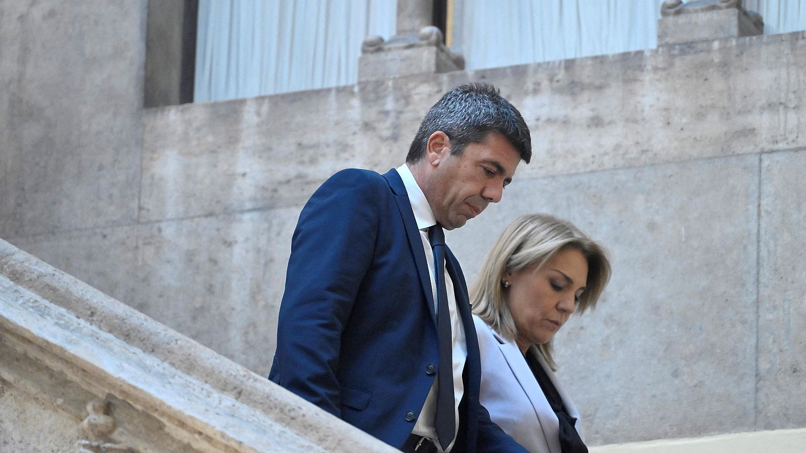 La izquierda cree que la dimisión de Mazón llega "tarde y mal" - Telediario 1 | Ver