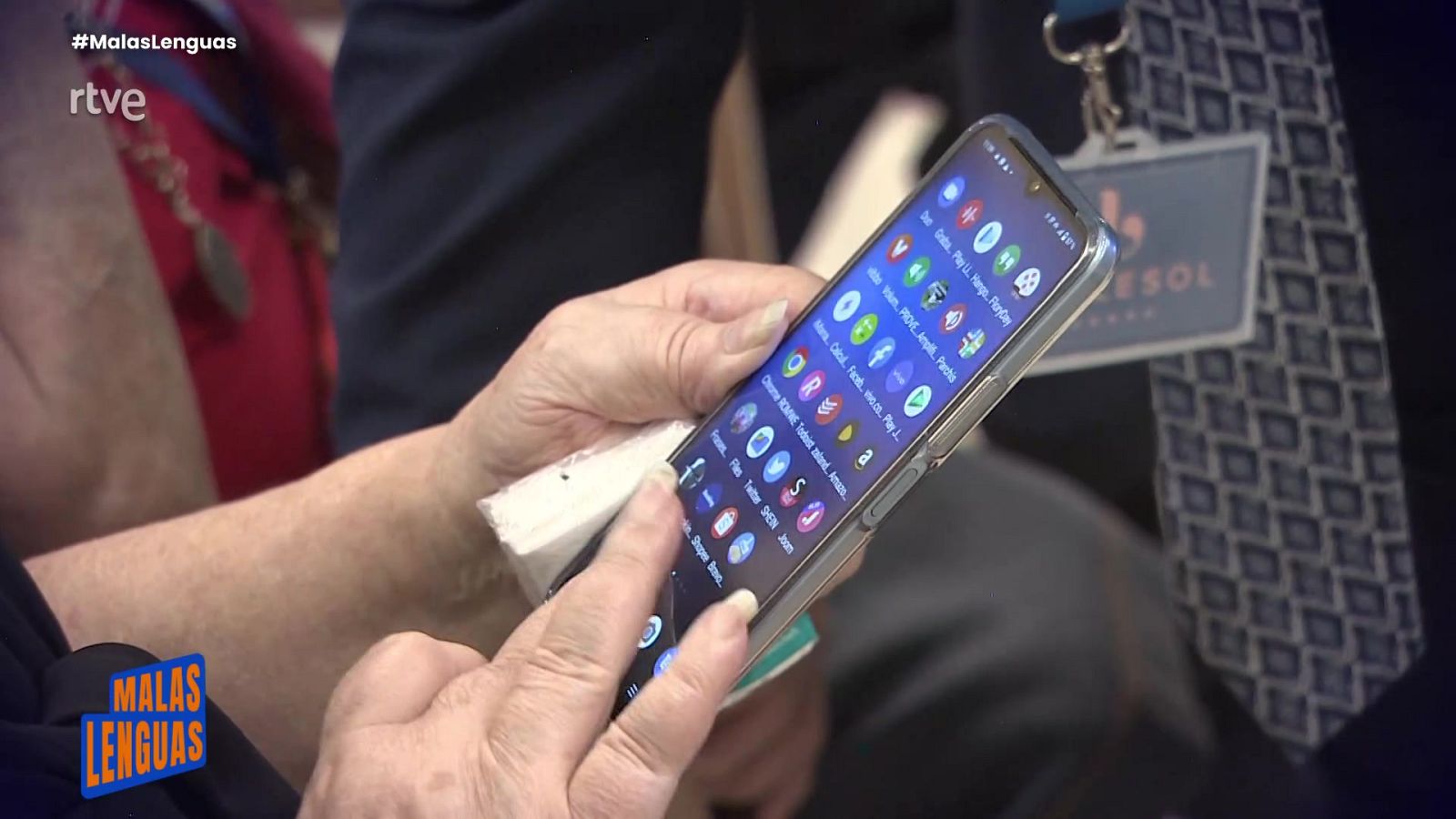 Las estafas del amor, a la orden del día por internet - Malas lenguas | Ver