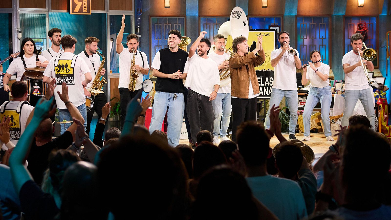 La Revuelta | Sanguijuelas del Guadiana con "Paquito el chocolatero" - La Revuelta | Ver