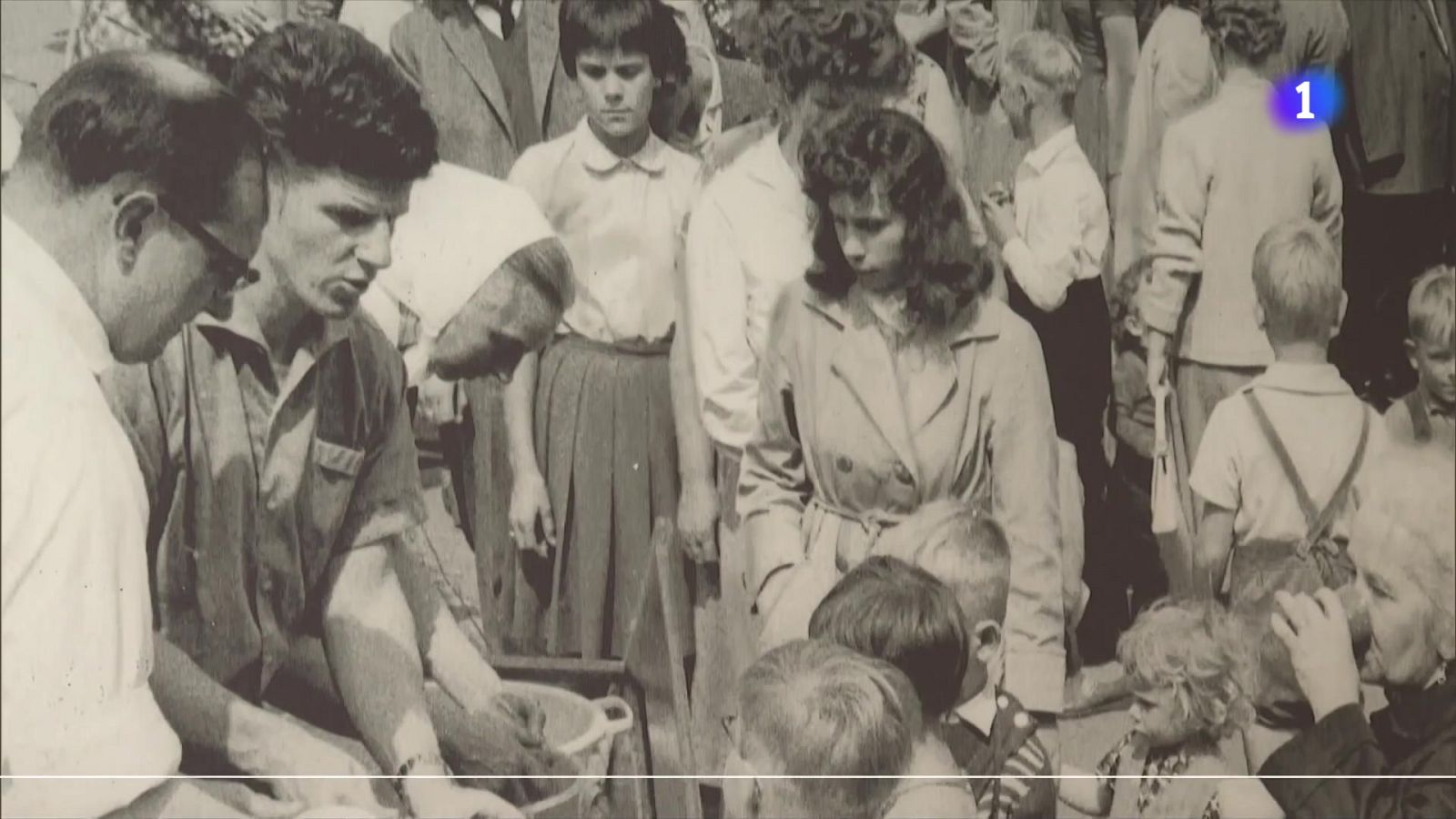 Alguns dels blocs originals del mur de Berlín arriben a Barcelona