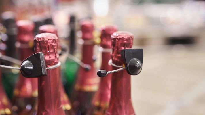 Telediario 1 - Los comercios españoles pierden 2.817 millones en 2024 por hurtos, errores o fraudes