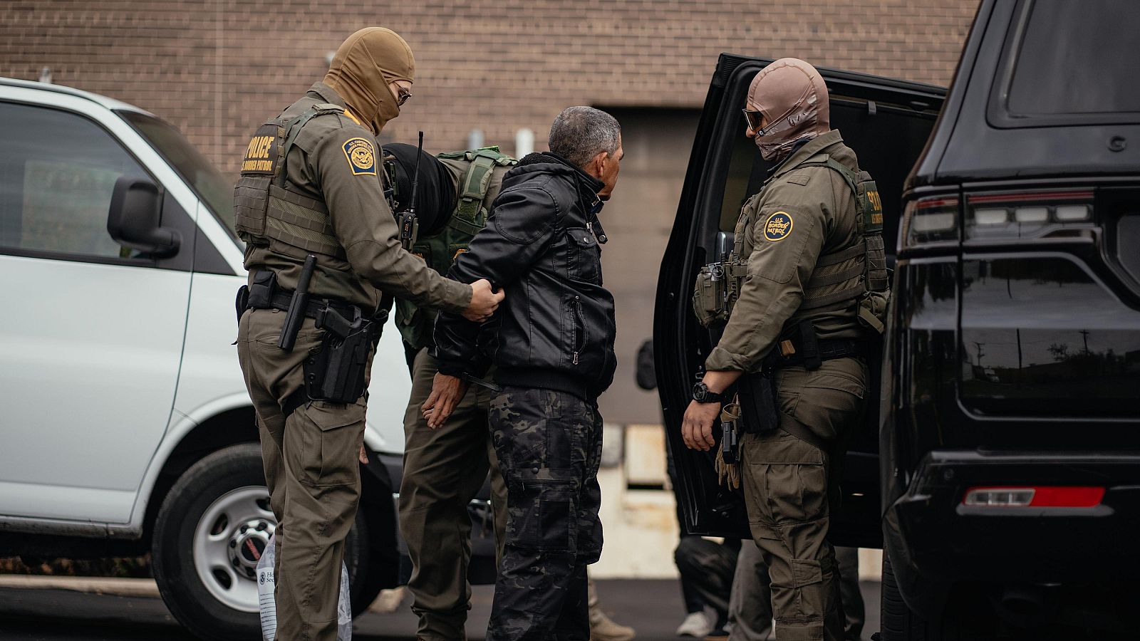 Centros de detención de migrantes en EE.UU. a rebosar - Telediario 2 | Ver