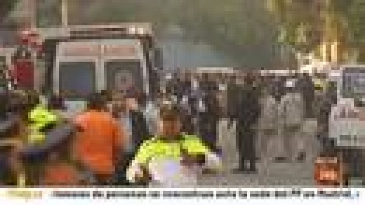  - Al menos 14 muertos en una explosión en la sede de petrolera mexicana