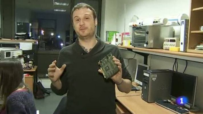 L'Informatiu - Injectar metalls a l'imprimir roba o paper: la UAB inaugurat la primera trobada d'investigadors del sector