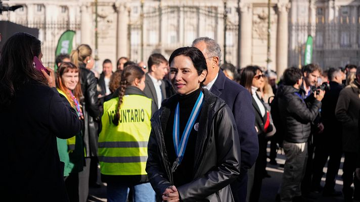 Fin de semana 24h - Ayuso abandona en ambulancia la misa de la Almudena por una "leve indisposición"