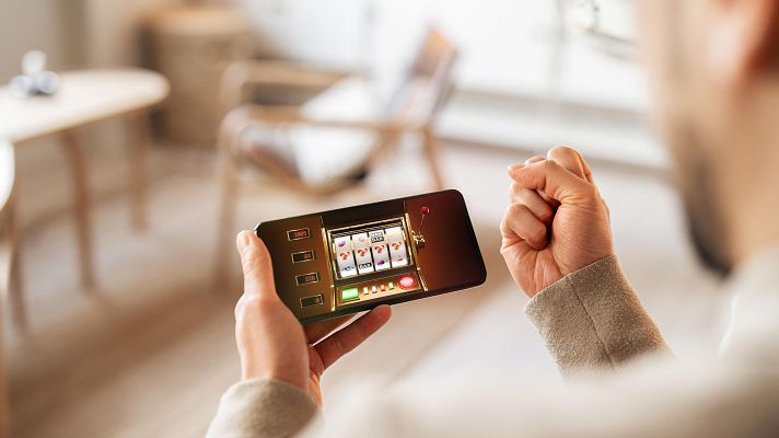 Telediario Fin de Semana - La adicción al juego en línea, preocupación creciente para las asociaciones que luchan contra la ludopatía