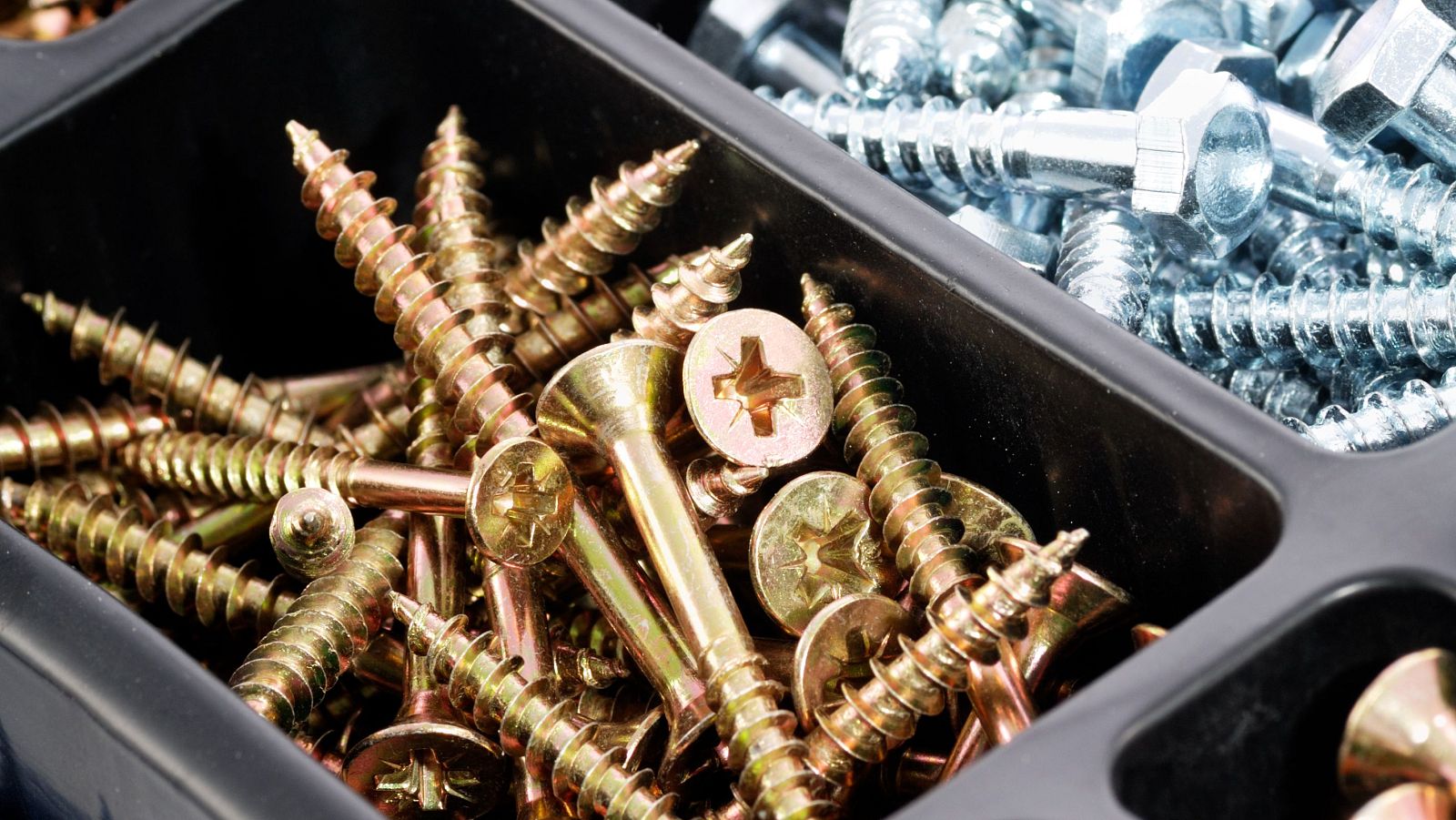 Un día con las hermanas María, Pepa y Alicia, dueñas de la Ferretería Molina | Ver