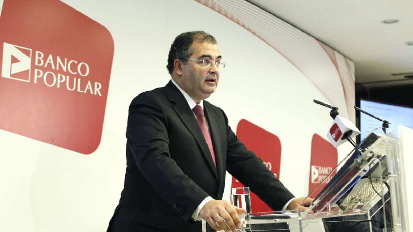 El Popular es el único banco que no ha necesitado ayudas públicas que cierra 2012 con pérdidas