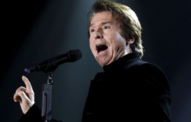  - Raphael actúa en el metro de Madrid