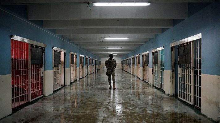 Telediario 2 - Noboa presenta una nueva cárcel de máxima seguridad en Ecuador tras el alza de la violencia