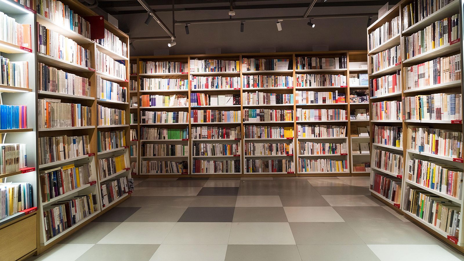 Una de cada diez librerías cerrará o será traspasada en los próximos 5 años - Telediario 2 | Ver