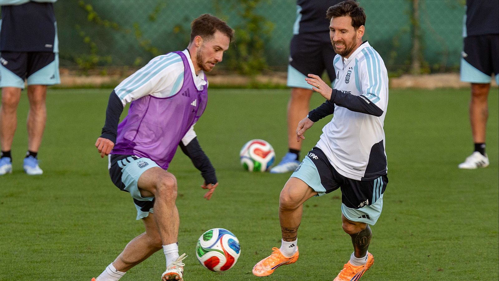 Messi entrena con Argentina en Alicante - Fútbol | Ver