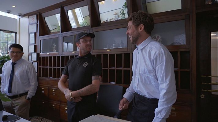 Hasta el fin del mundo - Aldo y José trabajan en una cafetería de Panamá - Hasta el fin del mundo | Ver