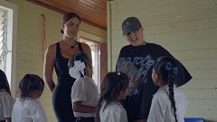 Hasta el fin del mundo - Jedet y Andrea visitan un colegio local en Panamá
