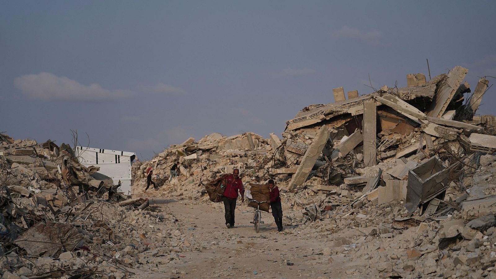 Un equipo de TVE entra en Gaza con el Ejército israelí - La tarde en 24h | Ver