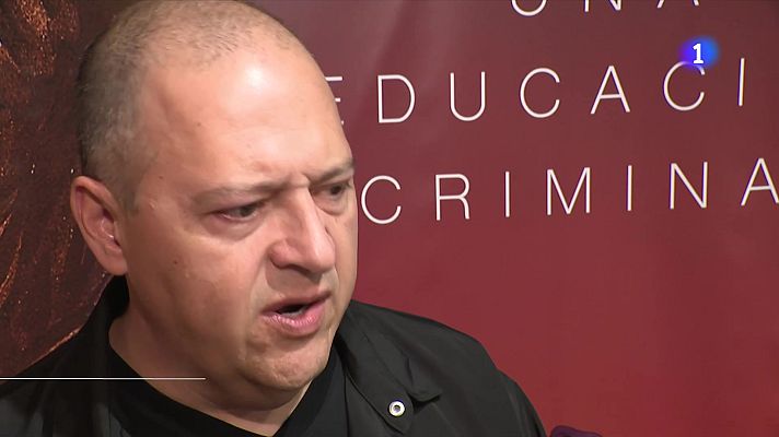 L'Informatiu - El fill de Pablo Escobar revela la seva 'Educació criminal' en un còmic impactant