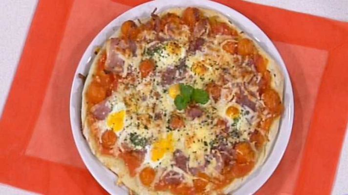 Pizza 4 quesos con huevos codorniz