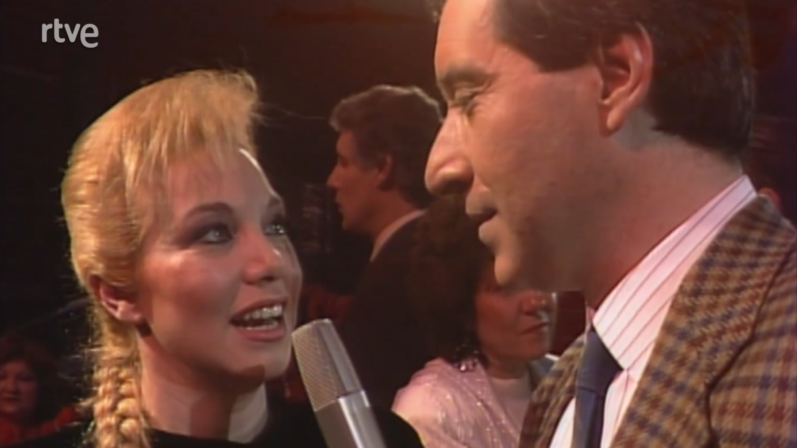 En familia - Los guateques de los años 60 - En familia (1987-1989) | Ver