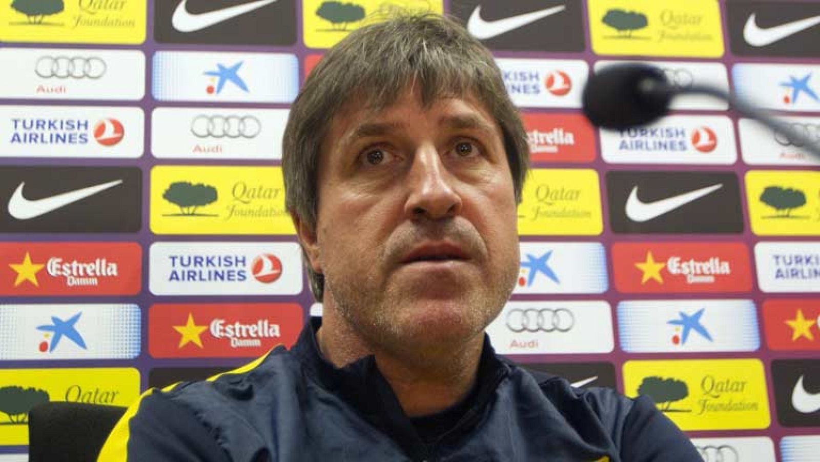 Valencia y Barça se enfrentan en Mestalla en Liga. A pesar de la importancia del partido, al segundo entrenador del Barça, Jordi Roura, le seguian preguntando por el clásico contra el Real Madrid, pero él ha sido un frontón.