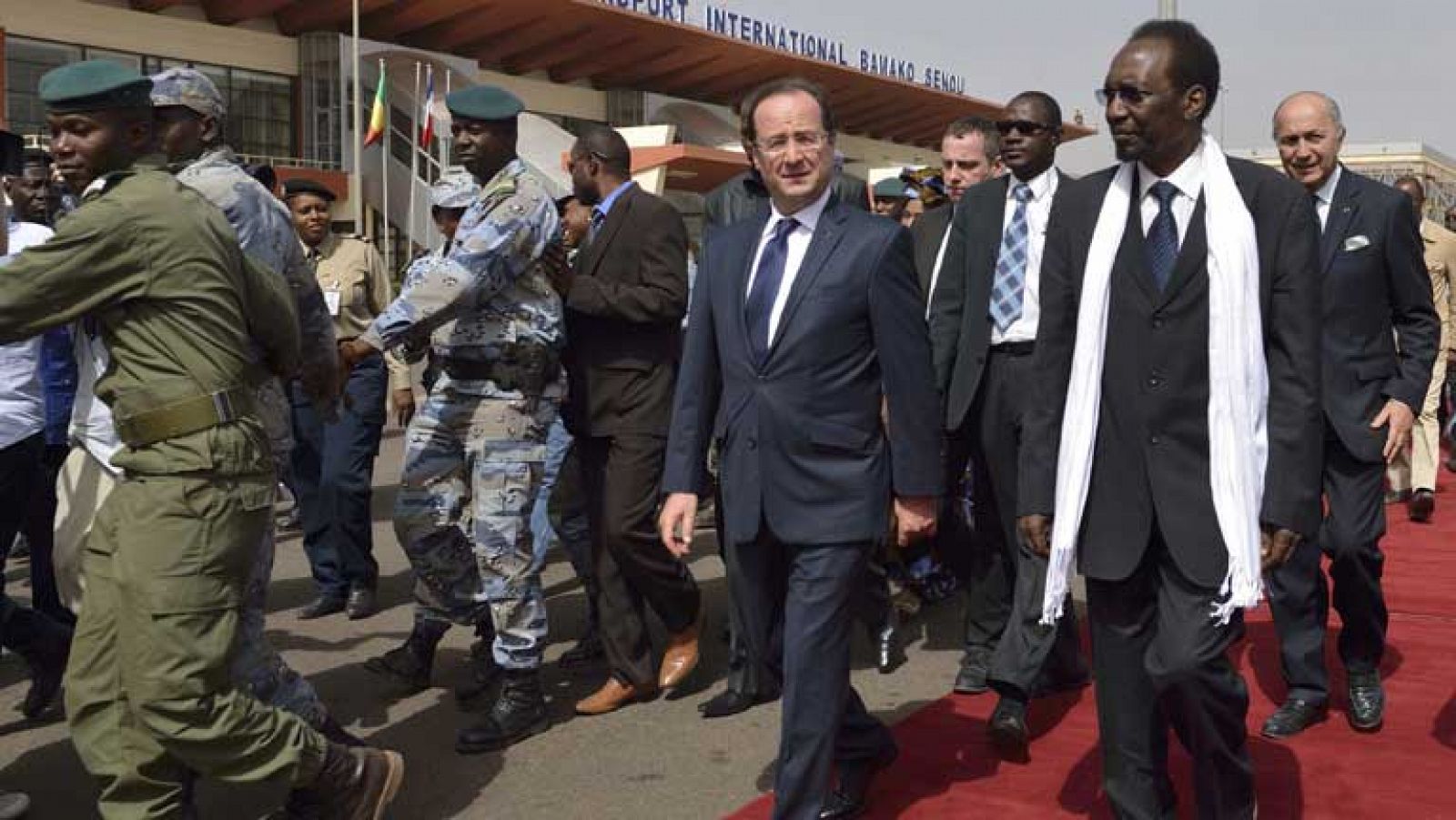 Telediario 1: Visita de Hollande a Mali | RTVE Play