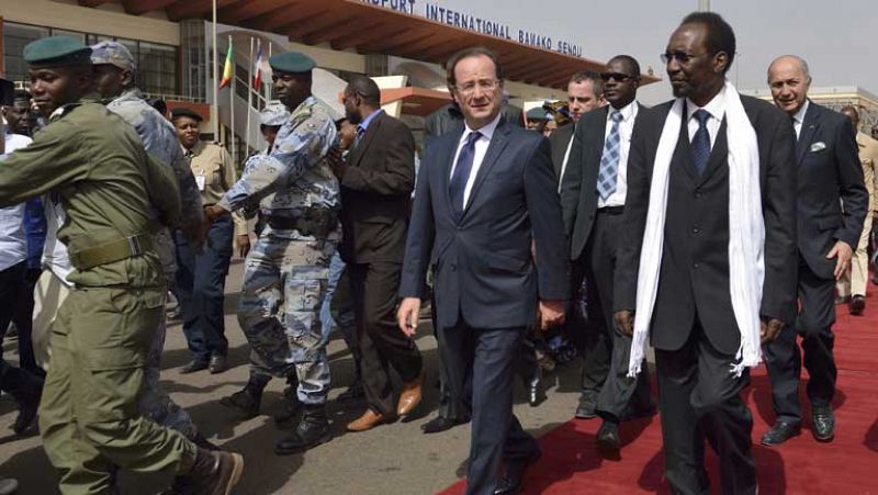 A Hollande le han recibido en Mali más como a un libertador que como a un presidente