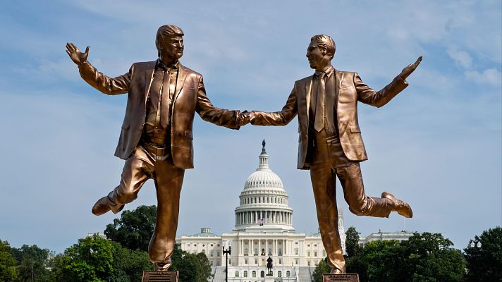 Telediario 1 - El caso Epstein amenaza con abrir la primera grieta entre los republicanos en EE.UU.