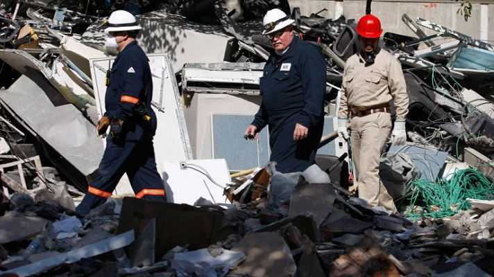 Informativo 24h - Buscan a cuatro desaparecidos en la explosión en Pemex