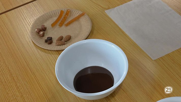 Aquí la Terra - Esquelles, xocolata i enciam negre