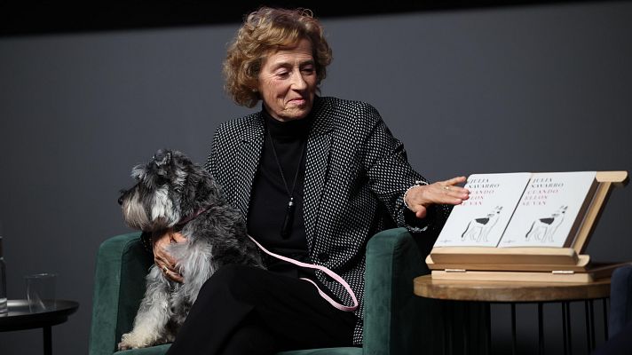 Telediario 2 - 'Cuando ellos se van', de Julia Navarro, un libro sobre el vínculo entre perros y humanos