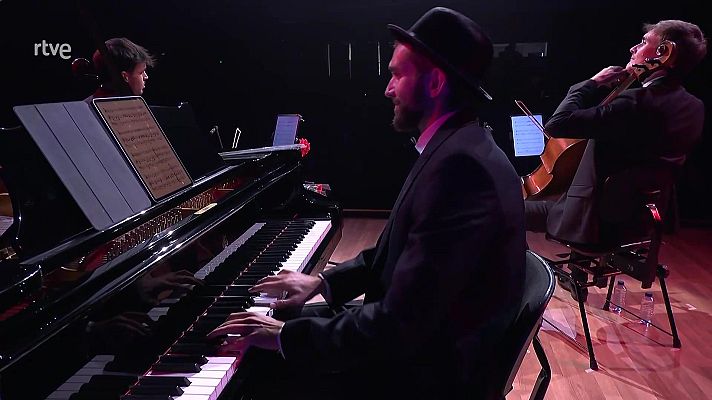 Las noches del Monumental - Three Classical Men "Oh, that Cello!"