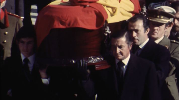Fue noticia en el Archivo de RTVE - Llegada del féretro de Francisco Franco al Valle de los Caídos