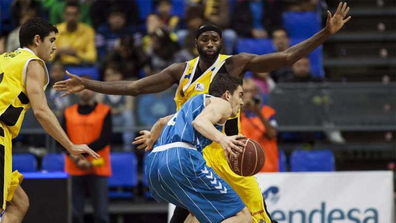 Sekulic y Úriz, claves del triunfo del CB Canarias contra el Cajasol. El conjunto insular abre brecha respecto a la zona peligrosa y mira hacia arriba.