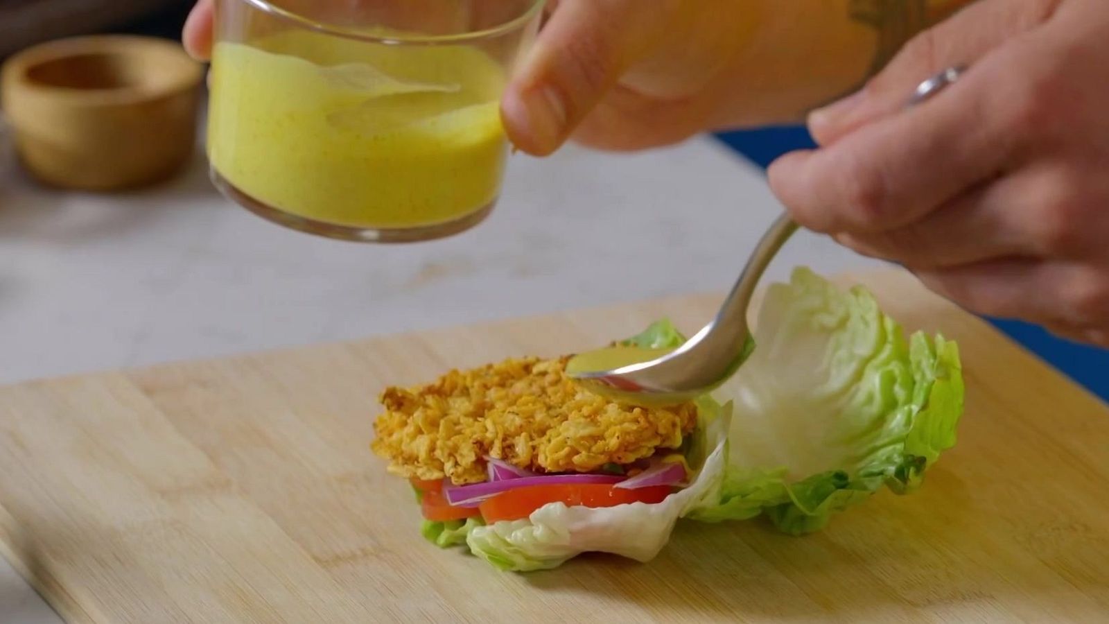 Wrap d'enciam amb pollastre cruixent - Cuina brutal - Cuina Brutal | Veure