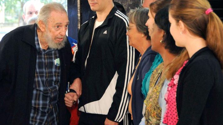 Telediario 1 - Fidel Castro acude a votar en Cuba