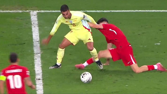 Fútbol - Clasificación Campeonato del Mundo. 6ª jornada: Turquía - España. Resumen