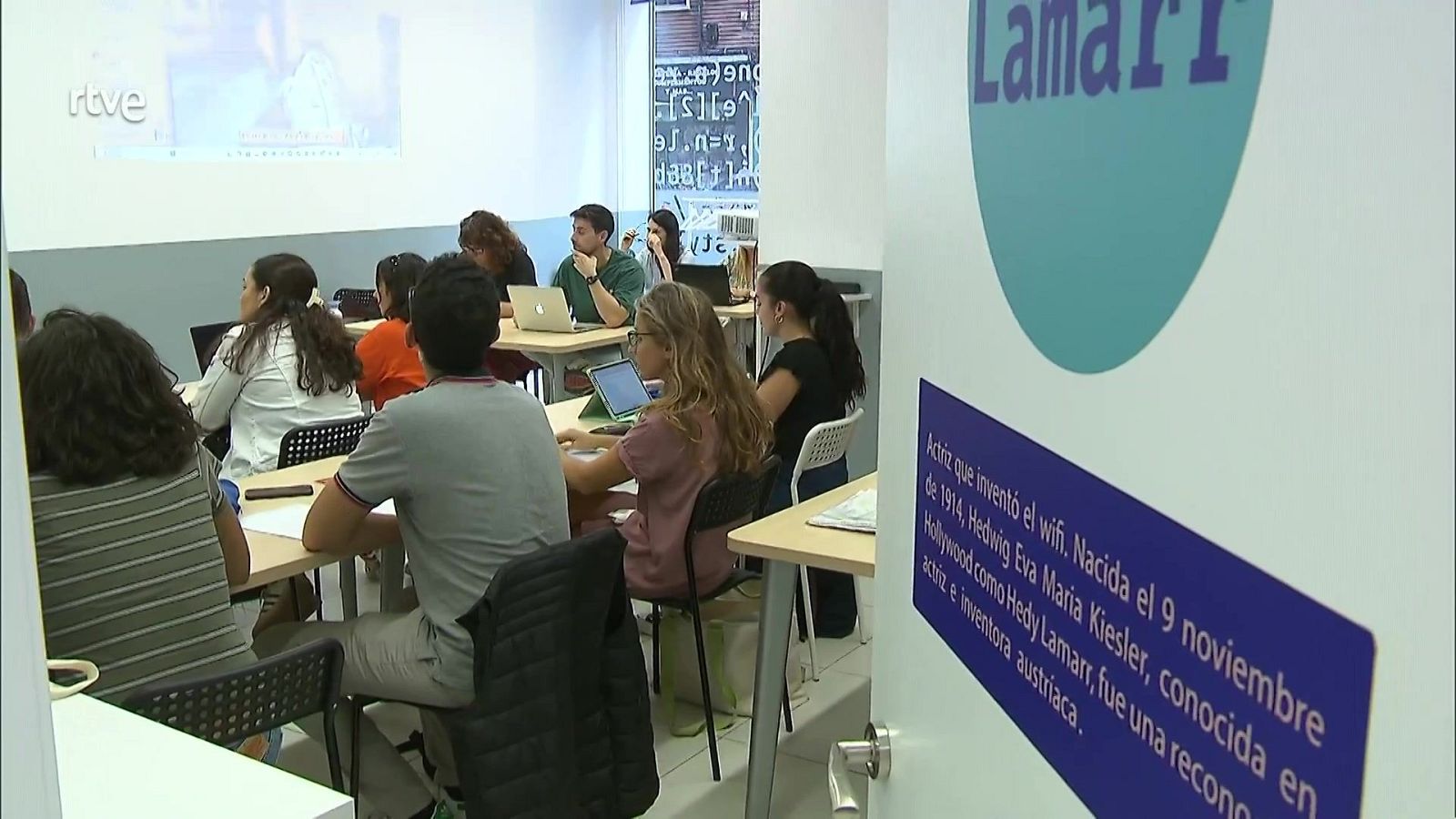 Una academia altruista - Aquí hay trabajo | Ver