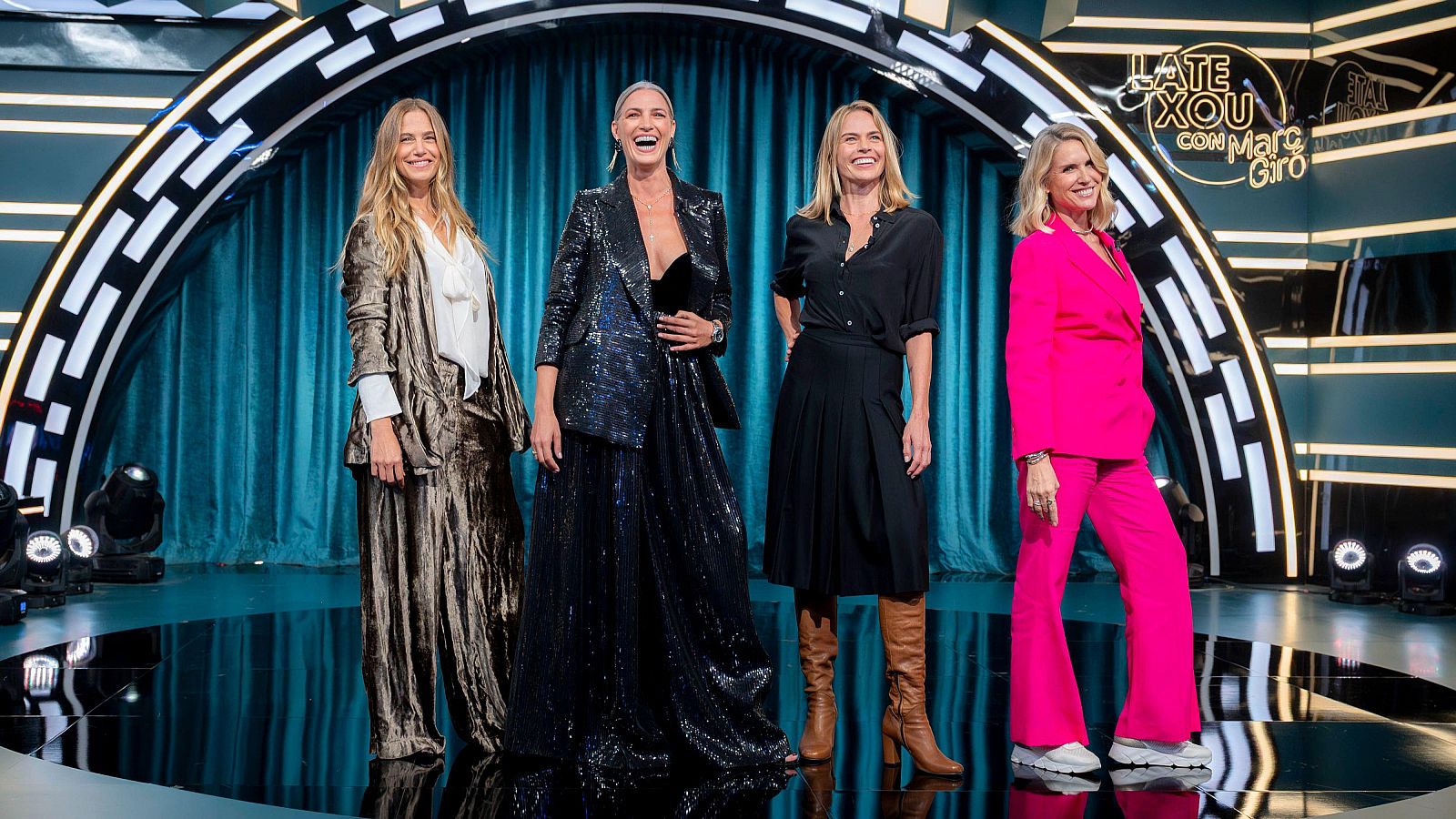 Las segundas invitadas de la noche son Judit Mascó, Martina Klein, Laura Sánchez y Verónica Blume. De la mano de estas supermodelos, que triunfaron internacionalmente, conocemos la historia que comparten con una portada maldita y muchas más anécdotas a la altura de estas icónicas modelos.