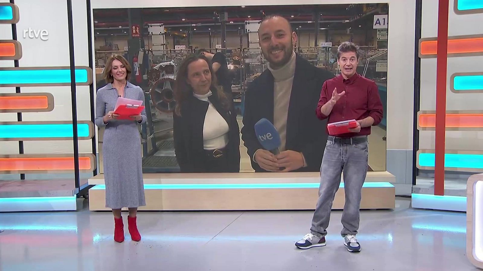 Fábrica de motores de avión busca empleados - Aquí hay trabajo | Ver