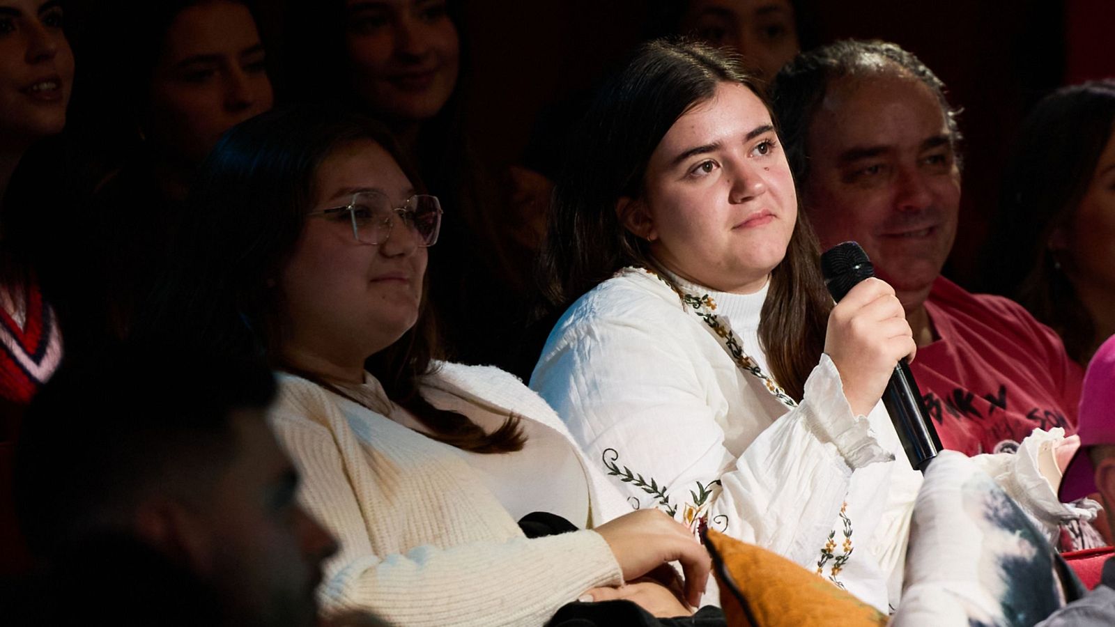 La Revuelta | Son cuidadoras, no "limpiaculos" - La Revuelta | Ver