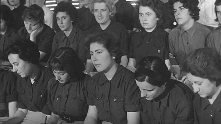 Telediario 2 - Represión franquista a las mujeres: permisos del marido para hacer gestiones y un nuevo modelo de feminidad impuesto